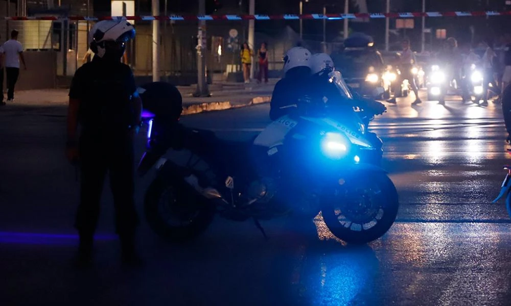 Σκηνές φαρ ουέστ στο Περιστέρι! Πυροβολισμοί κατά αυτοκινήτου – Παράτησαν αιμόφυρτο τον συνοδηγό και εξαφανίστηκαν